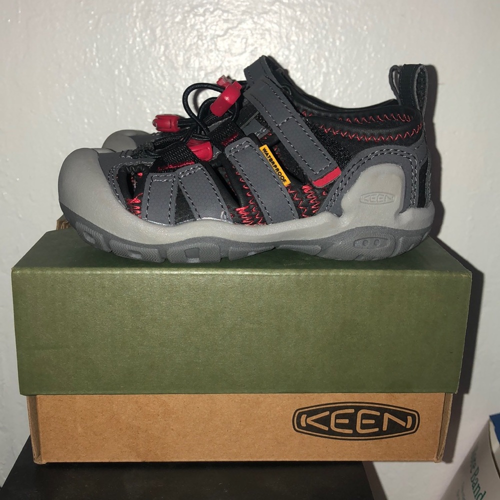 Keen toddler size 9 Knotch Creek Casual Comfortable Sandals
